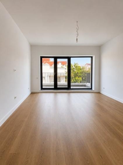Casă individuală cu 8 camere cu Canalizare în Floreasca
