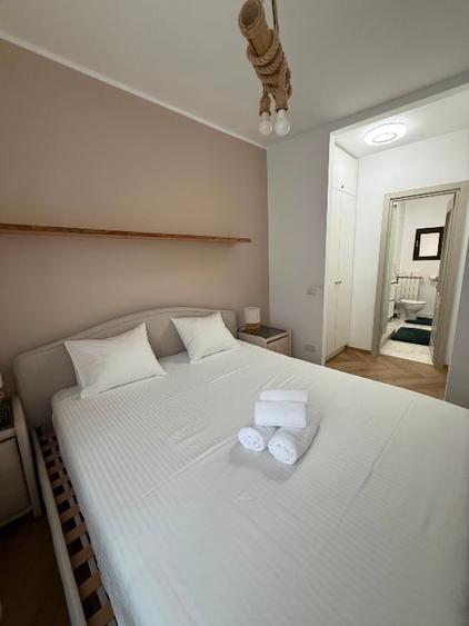Apartament cu 2 camere semidecomandat, mobilat în Dacia