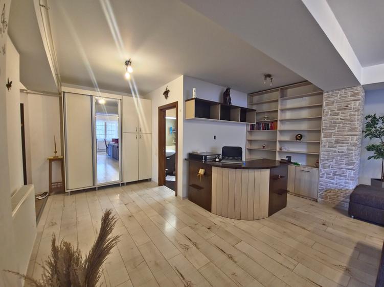 Apartament cu 3 camere decomandat, mobilat în Energia