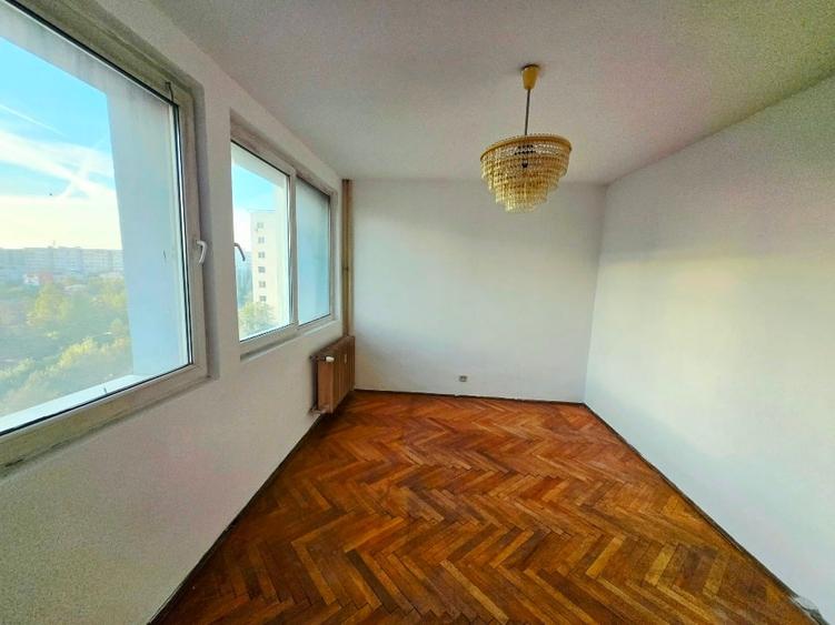 Apartament cu 3 camere semidecomandat în Baba Novac