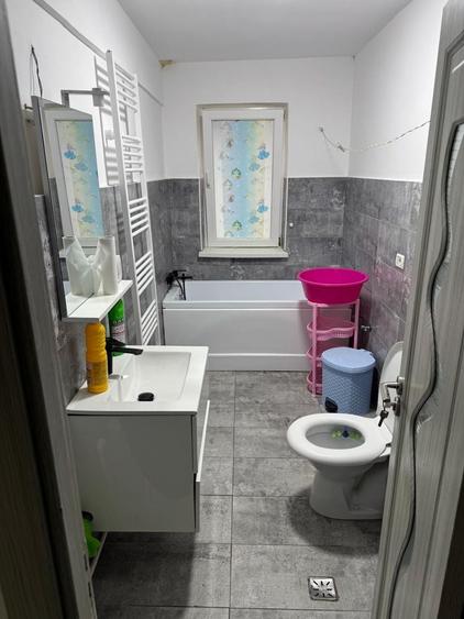 Apartament cu 3 camere semidecomandat în Central