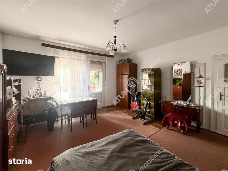 Apartament cu 4 camere decomandat în Central