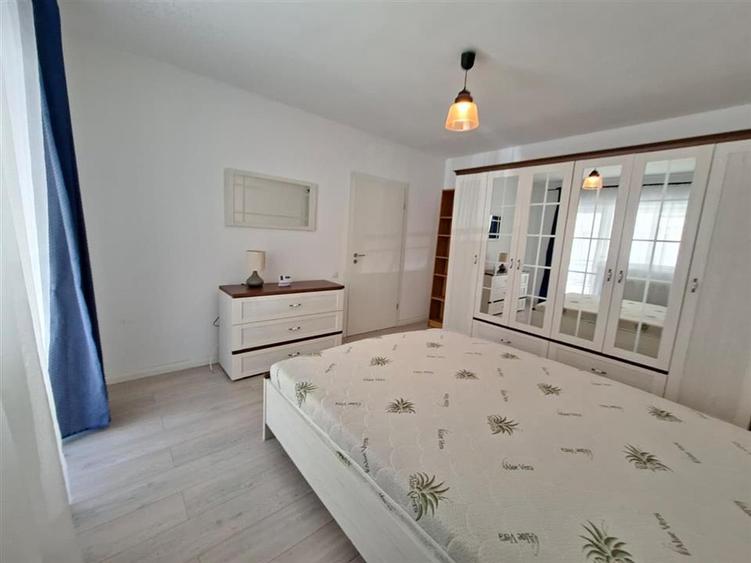 Apartament cu 3 camere decomandat, mobilat în Exterior Sud