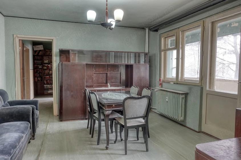Apartament cu 3 camere semidecomandat în Gorjului
