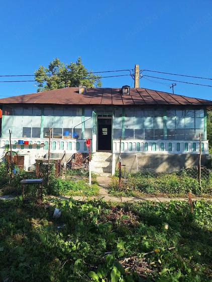 Casă cu 2 camere cu Teren 1471 Mp în Ciolănești
