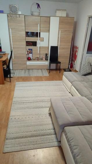 Apartament cu 4 camere semidecomandat, mobilat în Rahova