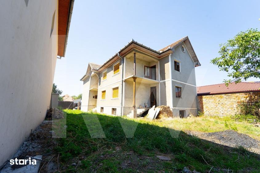 Casă cu 8 camere cu Teren 812 Mp în Central