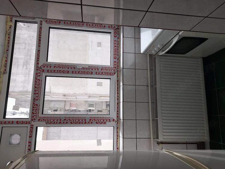 Apartament cu 3 camere semidecomandat în Micro 3