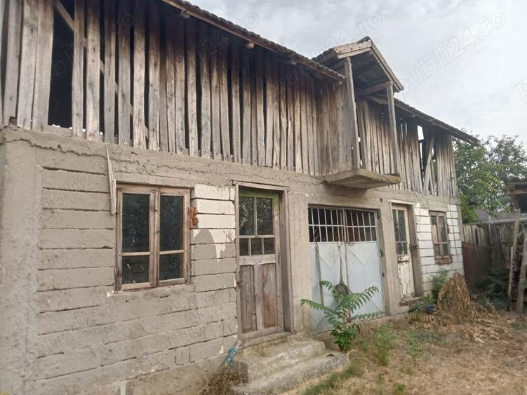 Casă cu 4 camere în Ostroveni