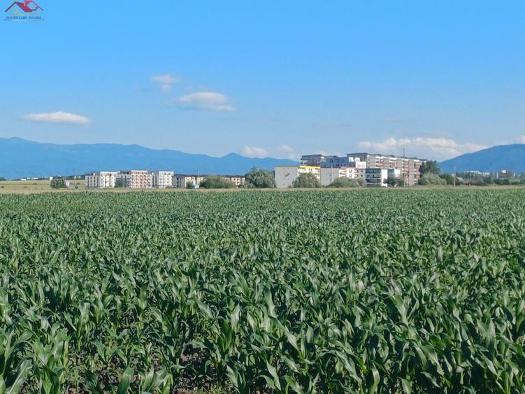 Teren Construcții intravilan de 4700000 mp, în Periferie