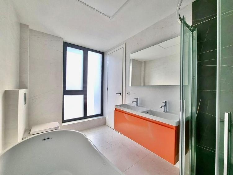 Duplex cu 5 camere cu Teren 220 Mp în Iancu Nicolae