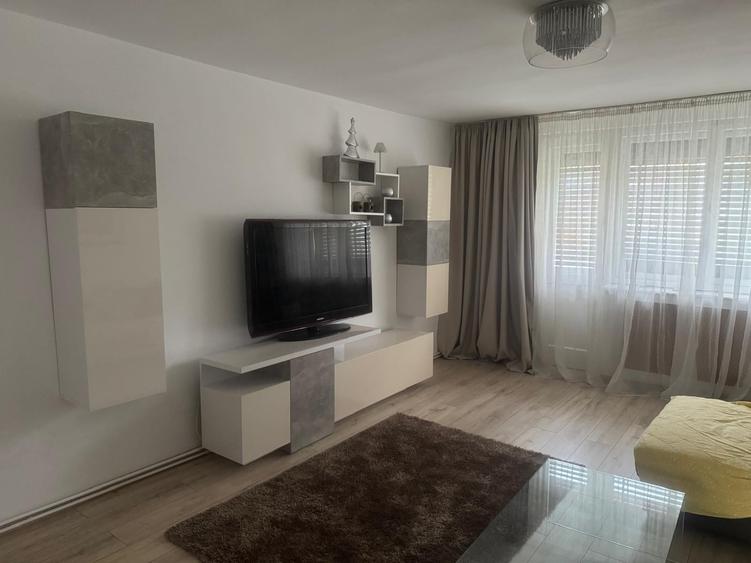 Apartament cu 3 camere decomandat în Ștrand