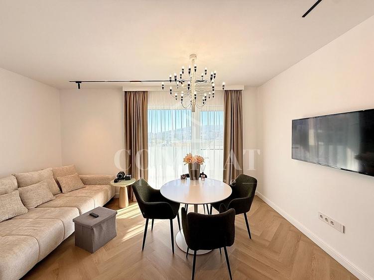 Apartament cu 3 camere semidecomandat, mobilat în Florești