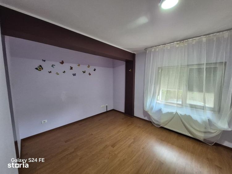 Apartament cu 4 camere decomandat în Calea Romanului