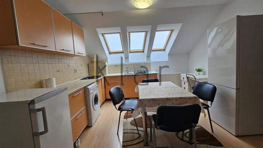 Apartament cu 4 camere semidecomandat, mobilat în Bună Ziua