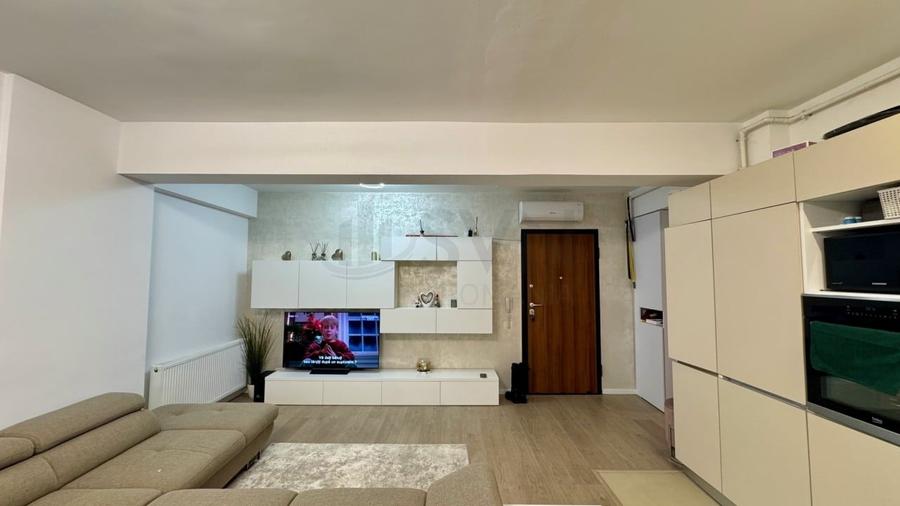 Apartament cu 3 camere semidecomandat în Sisești