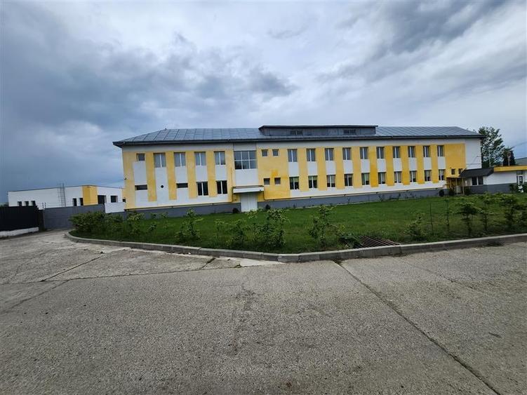 Spațiu industrial, de 5,000 mp, în Est