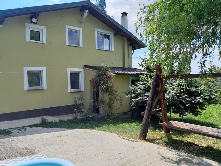 Casă cu 4 camere în Exterior Vest