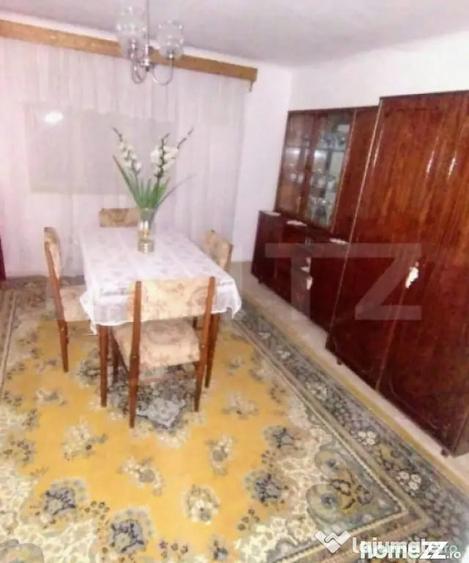 Casă cu 4 camere cu Teren 5450 Mp în Central