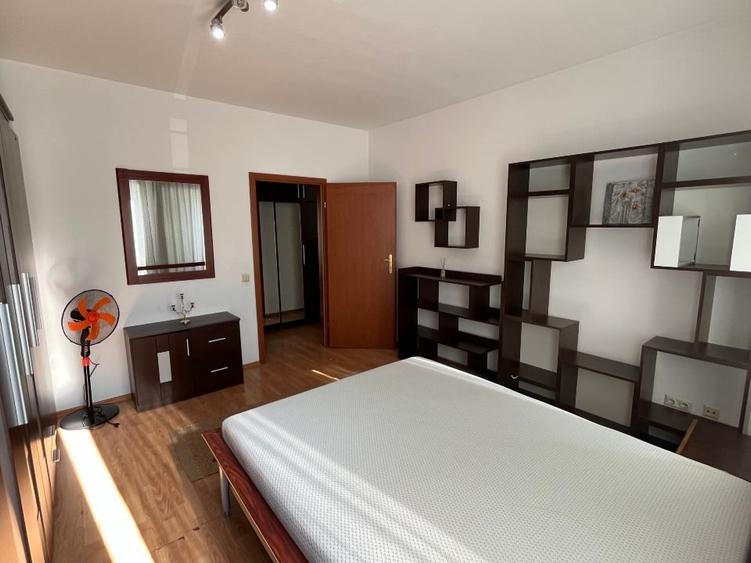 Apartament cu 3 camere decomandat, mobilat în Central