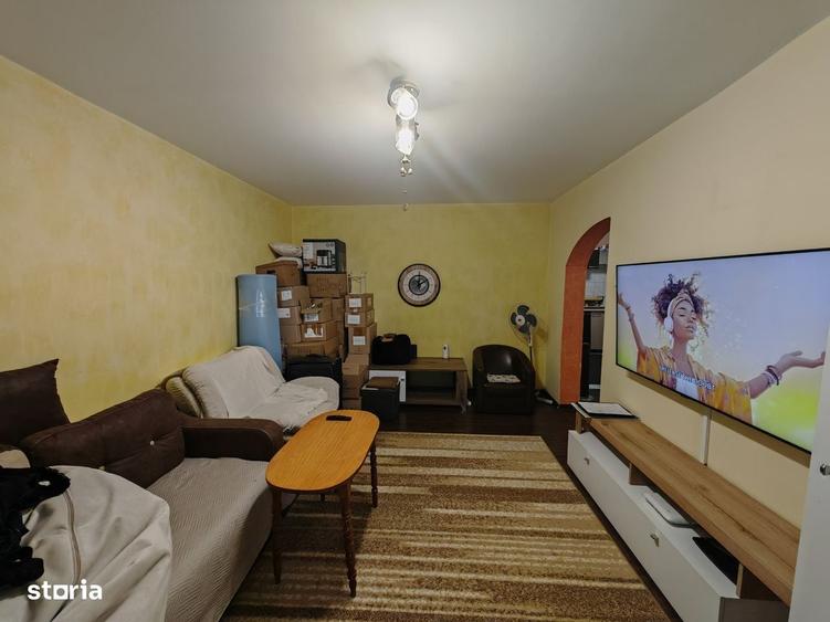 Apartament cu 3 camere decomandat în Cornișa