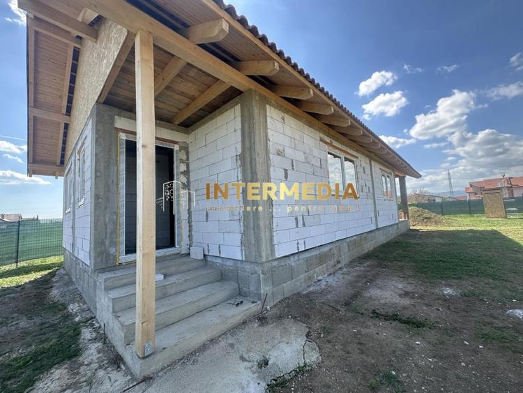 Casă individuală cu 3 camere cu Teren 570 Mp în Bărăbanț