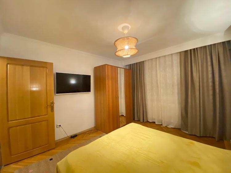 Apartament cu 3 camere decomandat, mobilat în Ultracentral