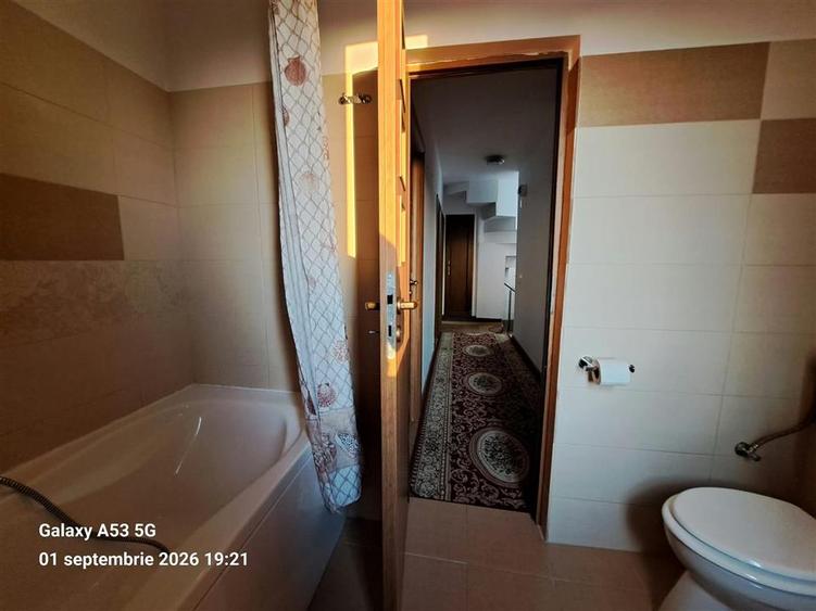Apartament cu 4 camere decomandat, mobilat în Titan