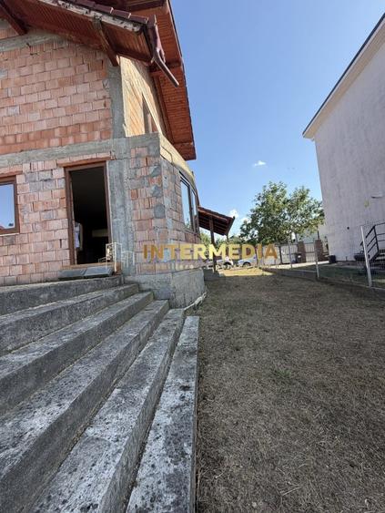 Casă individuală cu 4 camere cu Teren 388 Mp în Cetate