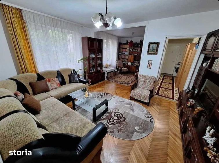 Apartament cu 4 camere în Progresul