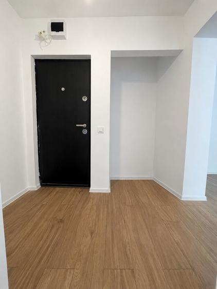 Apartament cu 2 camere semidecomandat, mobilat în Est