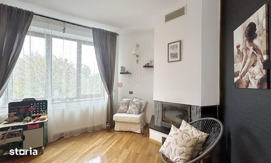 Casă cu 7 camere cu Teren 178 Mp în Florilor