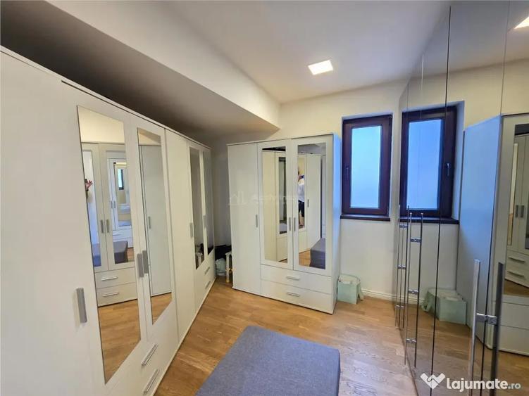 Casă cu 10 camere cu Teren 620 Mp în Mogoșoaia