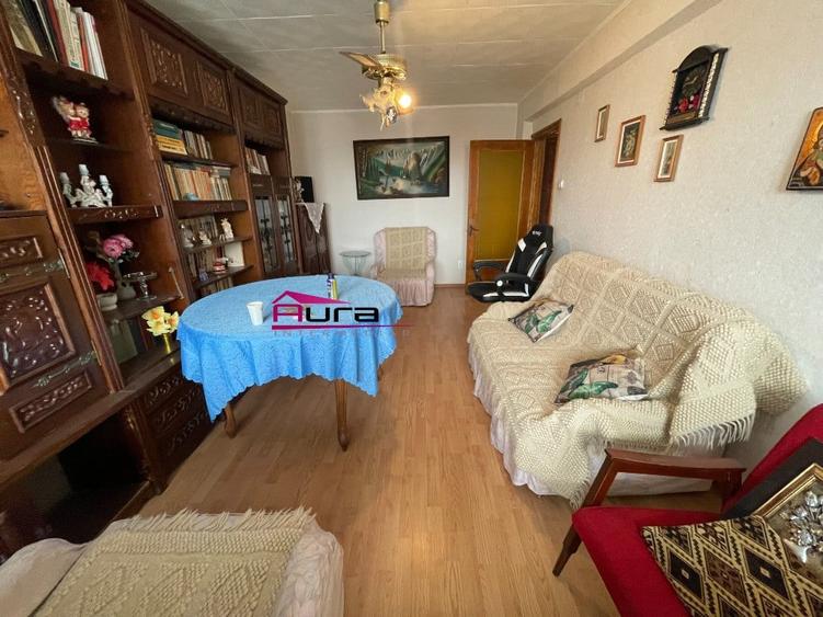 Apartament cu 3 camere decomandat în E3