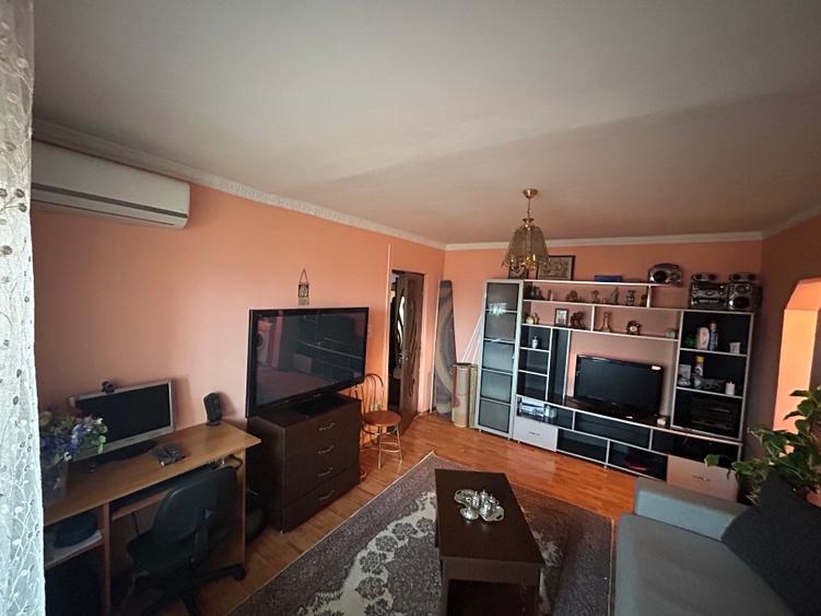 Apartament cu 2 camere semidecomandat, mobilat în Nord