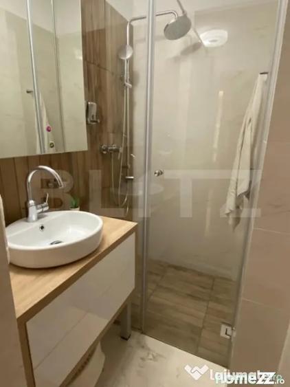 Apartament cu 4 camere semidecomandat în Plopilor