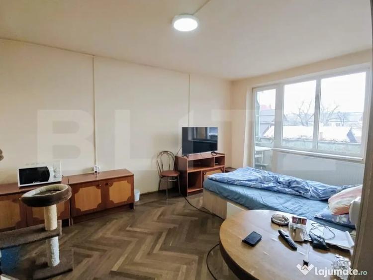 Apartament cu 4 camere semidecomandat în Central