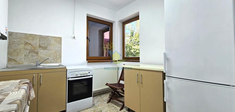 Apartament cu 4 camere decomandat în P-ța Rosetti