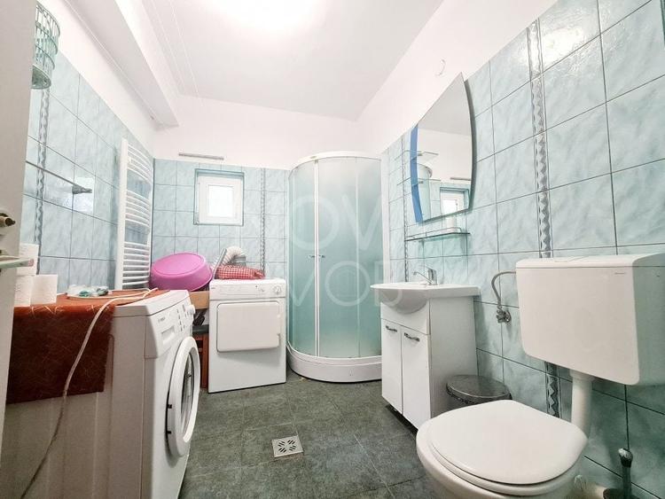 Casă individuală cu 7 camere cu Canalizare în Boița