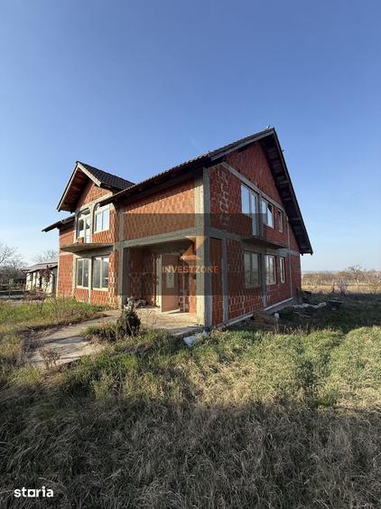 Casă cu 6 camere cu Teren 806 Mp în Cetariu