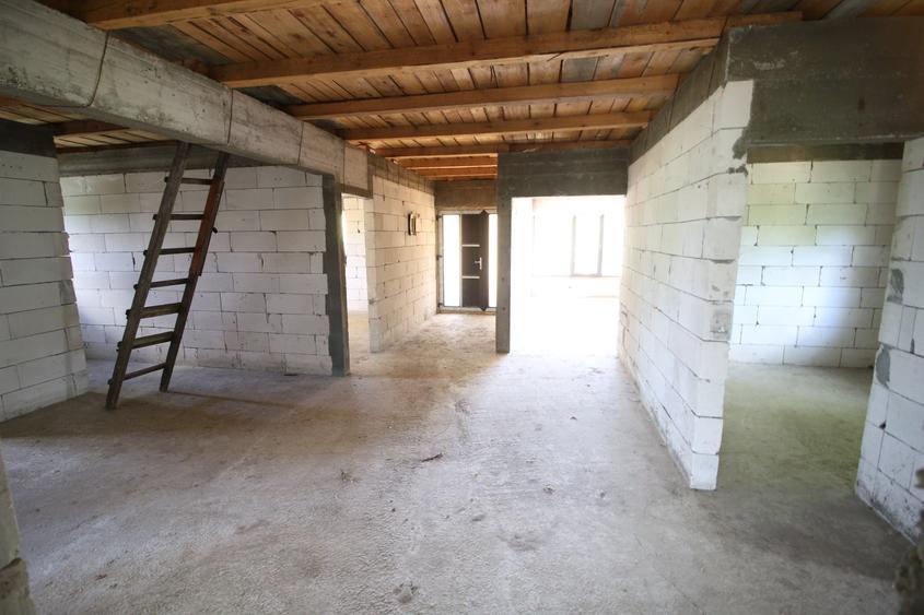 Casă individuală cu 4 camere cu Canalizare în Odaia Manolache