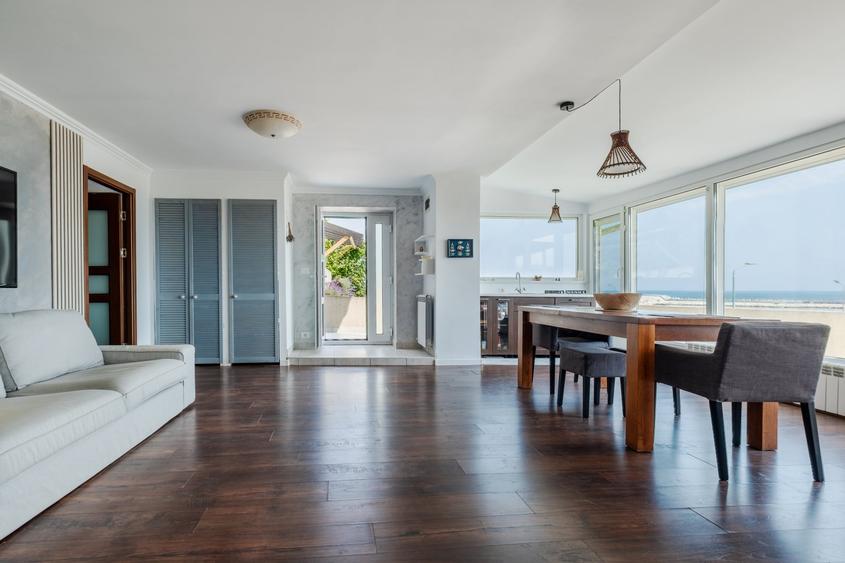 Apartament cu 4 camere semidecomandat, mobilat în Peninsula