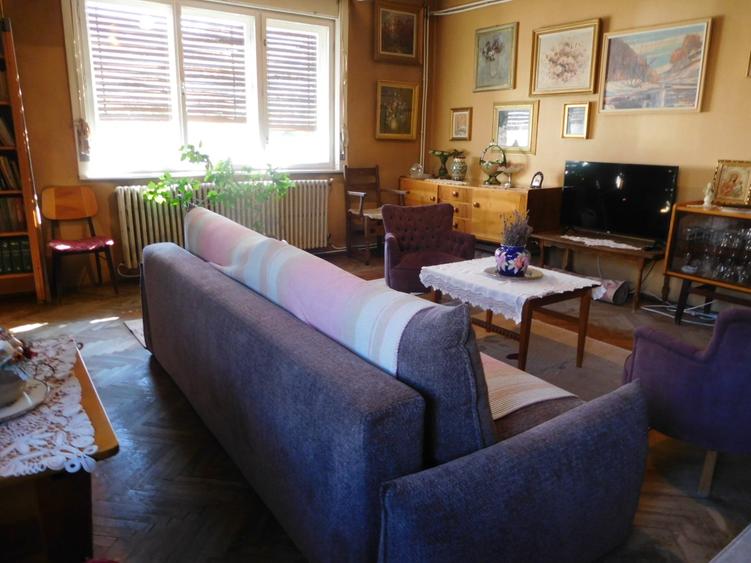 Apartament cu 5 camere decomandat în Central