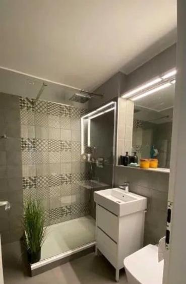 Apartament cu 2 camere semidecomandat, mobilat în P-ța Victoriei