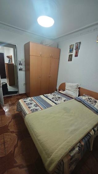 Apartament cu 4 camere decomandat în Malu Roșu