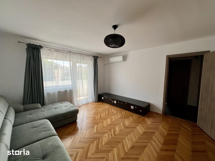 Apartament cu 3 camere semidecomandat în Odobescu