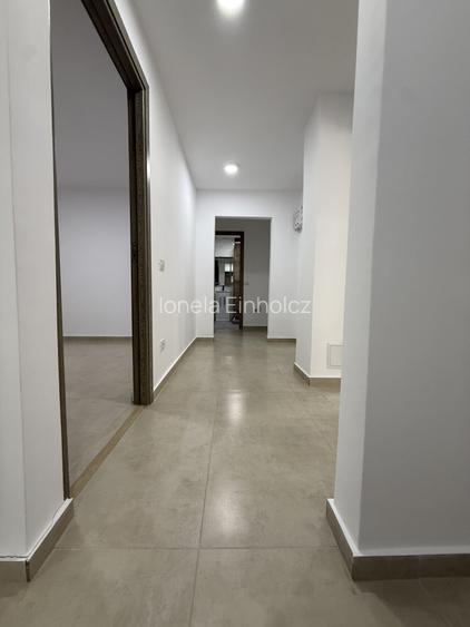 Apartament lux, 4 camere, 84 mp utili + 2 balcoane - COMPLEXUL STUDENTESC