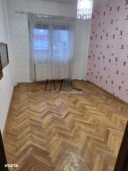 Apartament cu 4 camere decomandat în Central