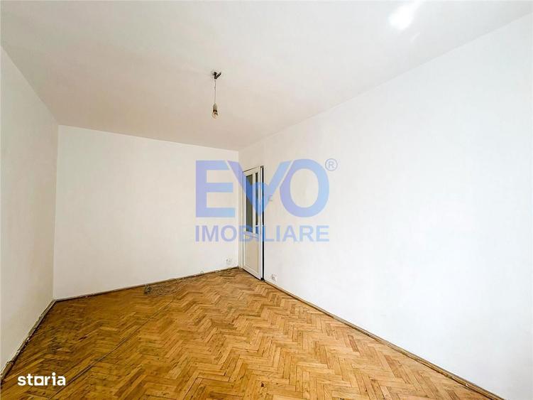 Apartament cu 3 camere semidecomandat în Alexandru cel Bun
