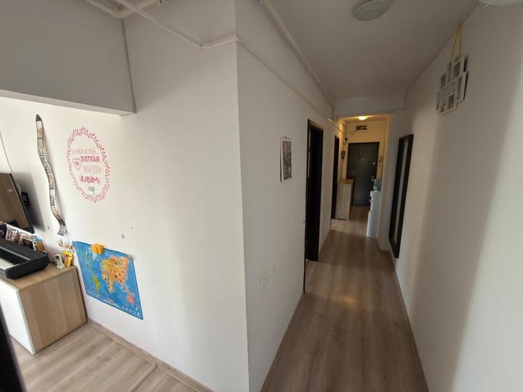 Apartament cu 3 camere decomandat în Berceni